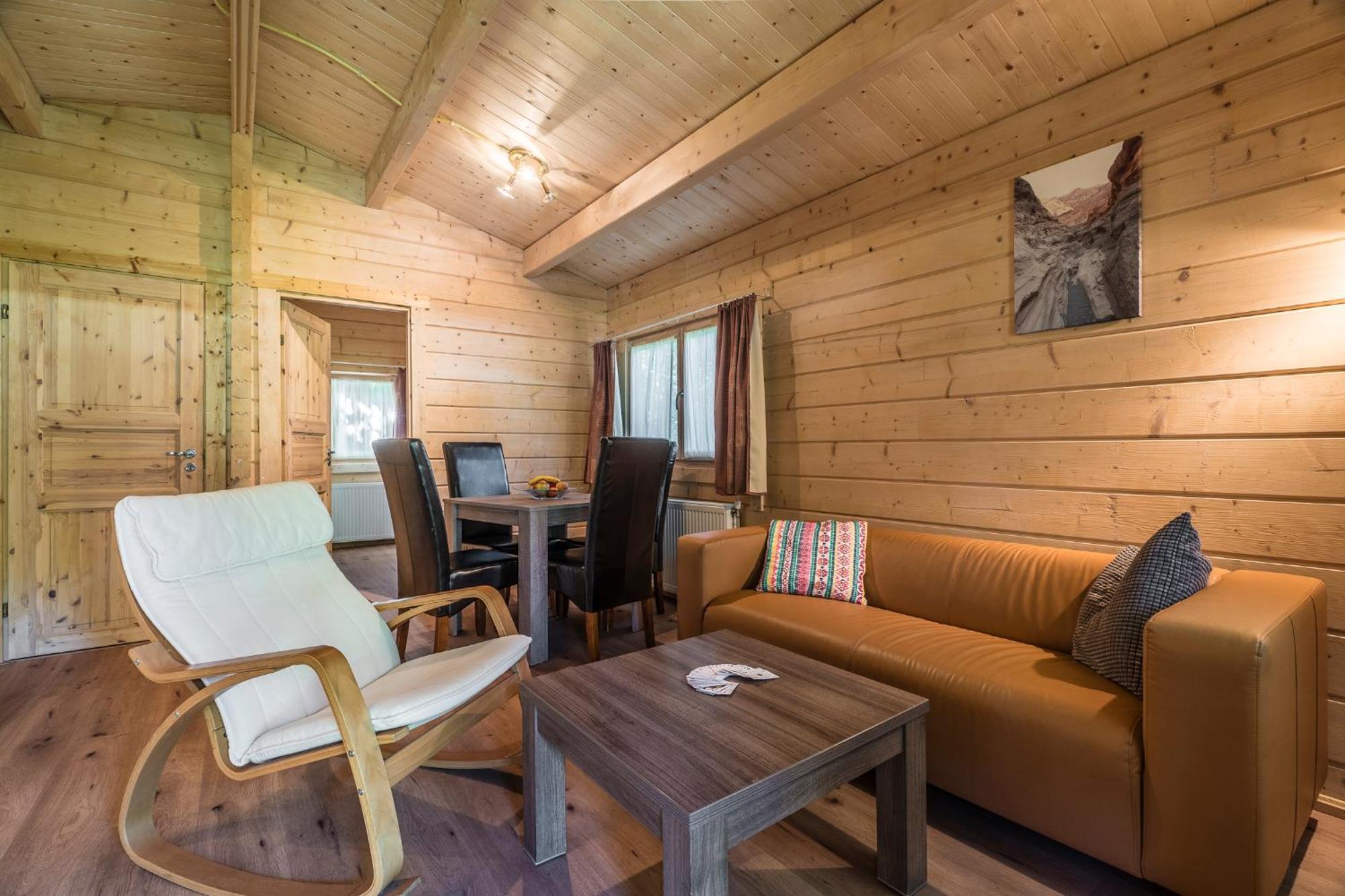 Camping Het Bosbad Emmeloord Bilik gambar
