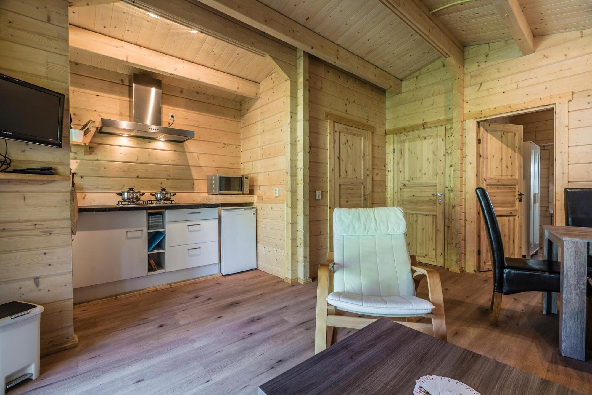 Camping Het Bosbad Emmeloord Bilik gambar